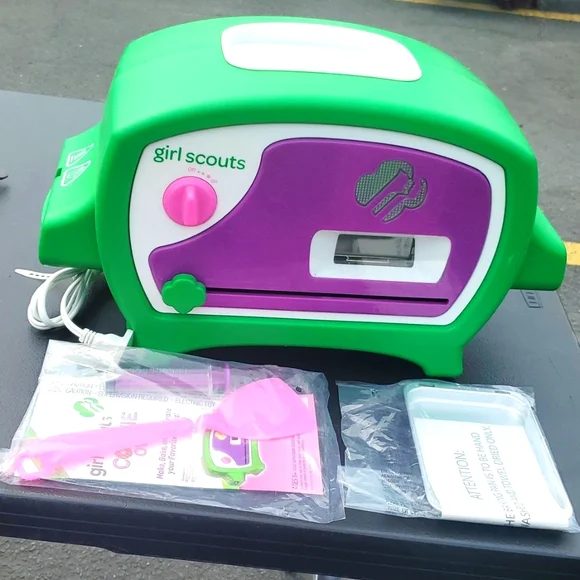 GIRL SCOUT EASY BAKE OVEN